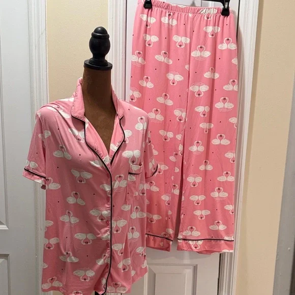 Charming Pink Swan Print Capri Pajama Set Soft - Picture 4 of 7